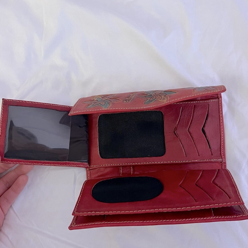 Floral Embossed Leather Wallet - Picture 4 of 5